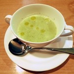 アシェット - とれたてブロッコリーのスープ。シェフの実家で収穫したんだそうです。