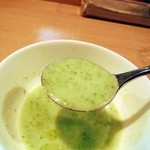 アシェット - ブロッコリーの色合いと爽やかな味わいです。