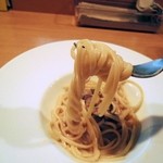 アシェット - パスタは、生麺で、多分ミルクが練りこんであると私は、思いました。