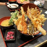 Shichifuku - 有頭海老と秋の味覚天丼1000円