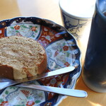 Uminomieru Kafe - ロールケーキはモカ。