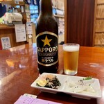 割烹お食事 吉田屋 - ビール（大瓶） 780円、突き出し 420円