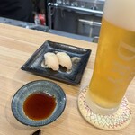 Kichi's 和 - お通しの寿司と生ビール