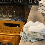 大林 - オーダーがあると客席の裏のボードに記録。　自分には内容わからないけど。