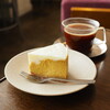 アーモンド ホステル アンド カフェ - パンプキンチーズケーキ（700円） アメリカーノ（450円）