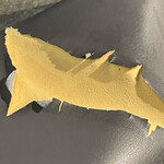 焼きもの家 慶 - バイト君のバイクなのか、シートが年季の入った味のある裂け方をしている^_^。