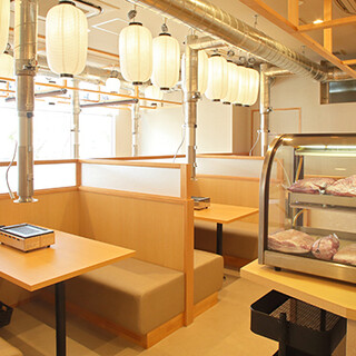 [2 stations available] A stylish space where you can feel the warmth of wood ♪ Semi-private rooms are also available ◎