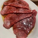 炭火焼肉ホルモン まるは - 