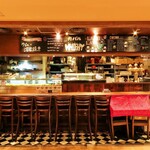 ウィッフィ - カウンター席は、料理長(店長)との距離が近いので、会話を楽しまれたい方はぜひ♪