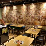 ウィッフィ - 状況によってお席の配置変わりますが、基本、4名テーブル4席。2名テーブル2席です♪