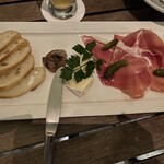 T.Y.HARBOR - スペイン産ハムとチーズの盛り合わせ