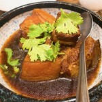 青葉 - 角煮　上はパクチーです。苦手な方は注意