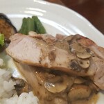 キッチン ブルー グローブ - 肉厚なロースソテー