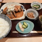 Sake To Sakana Hanarean - 本日の煮魚膳 カラスカレイの煮付(1,280円)