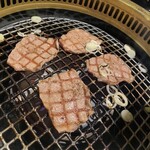 焼肉　福々 - タンはよく焼きよ！！ロースはレア