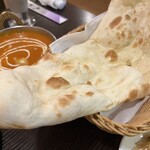 ナマステ - バターチキンカレーと普通のナン