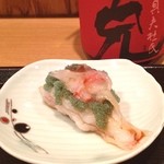 誠 - ボタン海老の全部のせ
      
      大振りのボタン海老は卵がギッシリ。
      お約束のミソも一緒にいただきます。