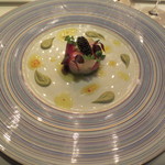 銀座 レカン - 前菜のズワイガニのエフィロッシェトアボガド キャビアのコンビネーション。