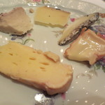 銀座 レカン - 癖のあるチーズも良いものです。