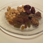 銀座 レカン - ひよこ豆、グリーンレーズン、イチジク、ナツメヤシです。