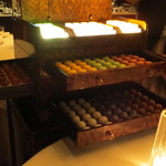 銀座 レカン - 宝石箱の小菓子です。