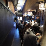 丿貫 - 店内（奥から）