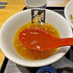 超純水採麺 天国屋 - スープも「脂そば」のタレが加わって、いつまでも飲んでいられる旨さです