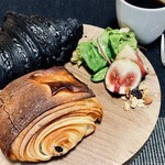 金絲雀 - パン・オ・ショコラ と クロワッサン・チャコル