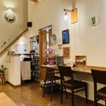 ITARU - 一人客向けのカウンターテーブルもあります