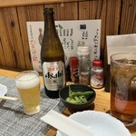 骨付丸亀鳥 - 瓶ビールとウーロン茶で乾杯