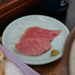 お福さんのひっぱりうどん - 朝食セット（￥600税込み）豚バラ炒め/刺身/温玉/うどん/ライス/お新香