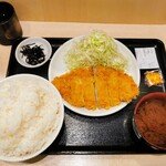 とんかつ はまや - ロースかつ定食(ごはん中盛)¥760