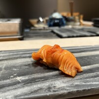 新宿 鮨 よこ田 - 赤貝握り