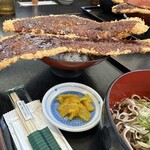 こだま食堂 - はみ出るカツ