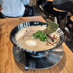 Hakata Issou - とんこつ味玉ラーメン