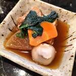 イザカヤ たくと - お通しの煮物