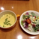 Kapuri choza - ランチのコーンスープとサラダ