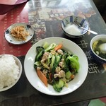 天龍菜館 - 野菜と豚肉炒め定食５００円