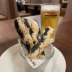 Shokujidokoro Amanogawa - 胡麻チーズスティック。軽くてサクサク。ビールに合う合う