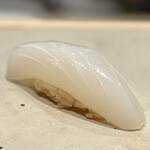 すしやのたい悟 - 墨イカ　握りはシャリ小さめでお願いしました。
