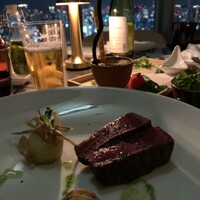 テーブル36 - ヘレ牛とプチ玉ねぎ