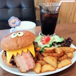 CAFE MOJAVE - ■ハロウィンバーガー　～ﾁｰｽﾞ&ﾊﾟﾝﾌﾟｷﾝ～