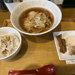 UMAMI SOUP Noodles 虹ソラ - 味玉鶏にぼしソバと鶏チャーシューご飯