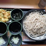 ゆで太郎 - 二枚ざる 750円　ほぼ海老かき揚げ 350円