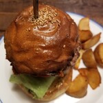 CHILLAX BURGERS&WINE - チリビーンズバーガー