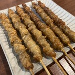 博多とりかわぐるり - 鶏皮タレと塩　一本160円