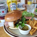 BACK COUNTRY Burger & Cafe - 