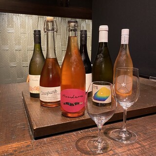 季節ごとの銘酒・各国ナチュールワイン・国内クラフトビールも！