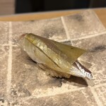 鮨 一二郎 - 小アジの松前昆布のせ。ヒカリモノといったら大阪湾です！絶品♡