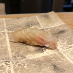 Sushi Ichijirou - 贅沢な酒肴の後は鯛の握りがスタート。瑞々しく透明感のある鯛は和歌山かな？大阪かな？